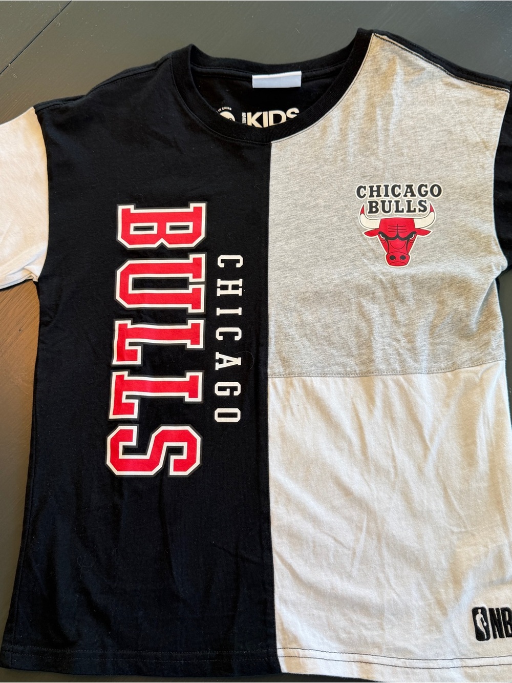 Chicago Bulls NBA Kids Colorblock Tee - Black & Gray Sz 9-10